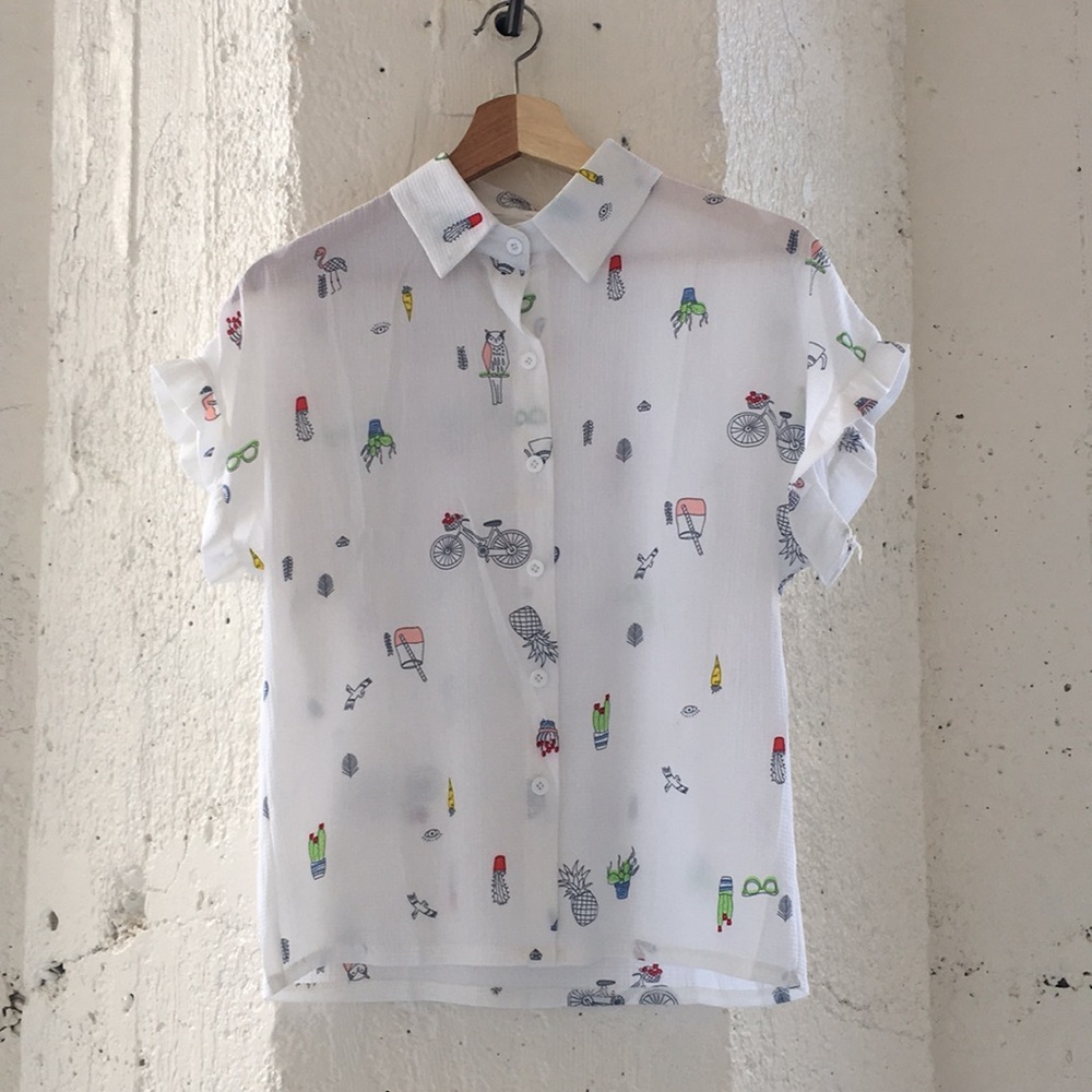 Fun summer blouse size Small